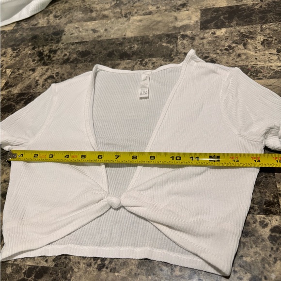 ALO Yoga White Knot-Front Ribbed Short Sleeve Crop Top - Picture 5 of 8